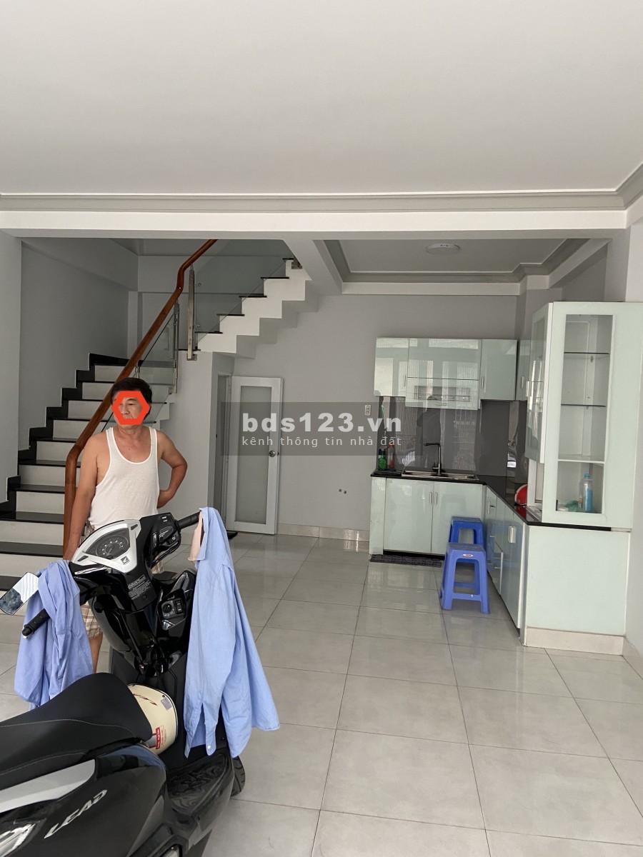 Nhà HXH Phan Văn Trị 5x10m, trệt, 4lầu. 3p lớn, 5wc. 18tr.