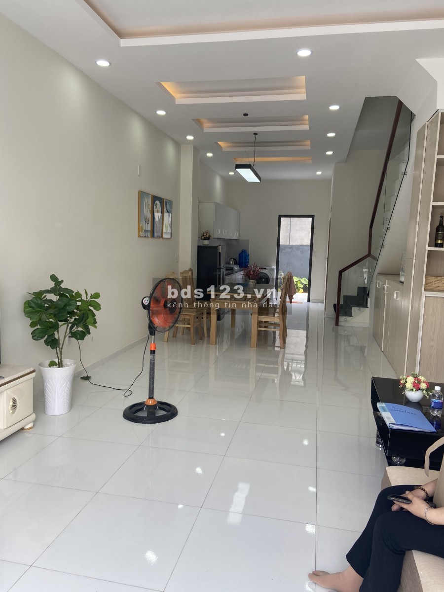Bán nhà phố khu dân cư sổ hồng riêng từng nền