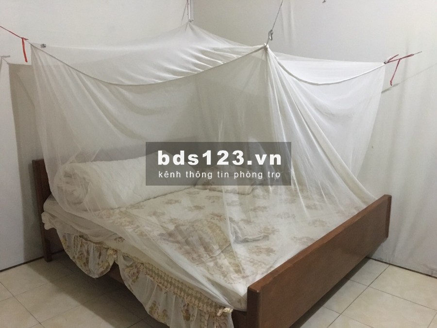 Cho thuê nhà cấp 4 – 54m vuông. Gồm 3 phòng ngủ + 1 bếp + 1 vệ sinh. Ô tô đỗ cửa – Ô tô tránh