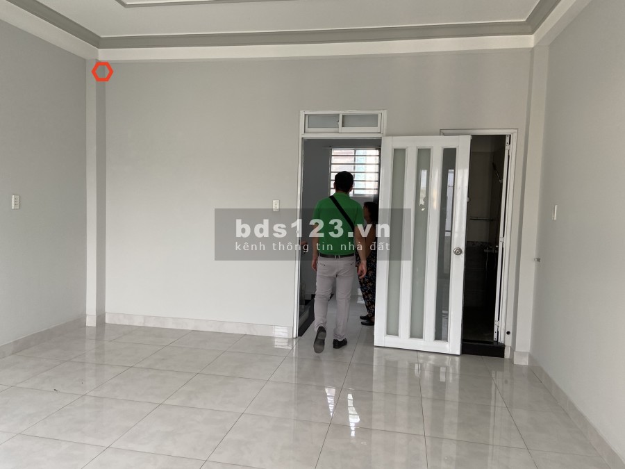 Nhà HXH Phan Văn Trị 5x10m, trệt, 4lầu. 3p lớn, 5wc. 18tr.