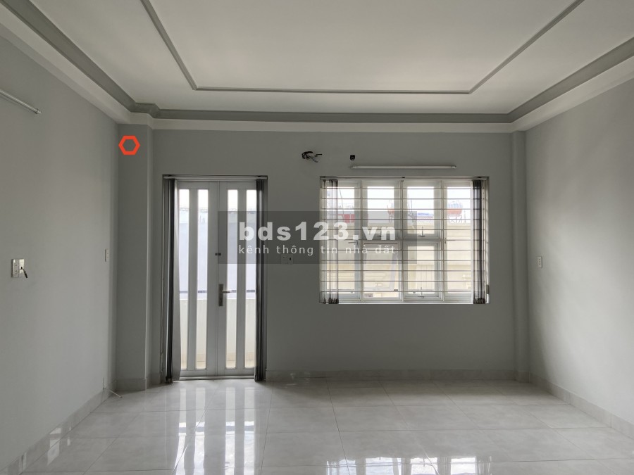 Nhà HXH Phan Văn Trị 5x10m, trệt, 4lầu. 3p lớn, 5wc. 18tr.