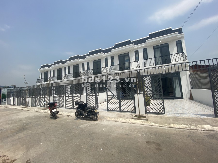 Bán nhà phố khu dân cư sổ hồng riêng từng nền