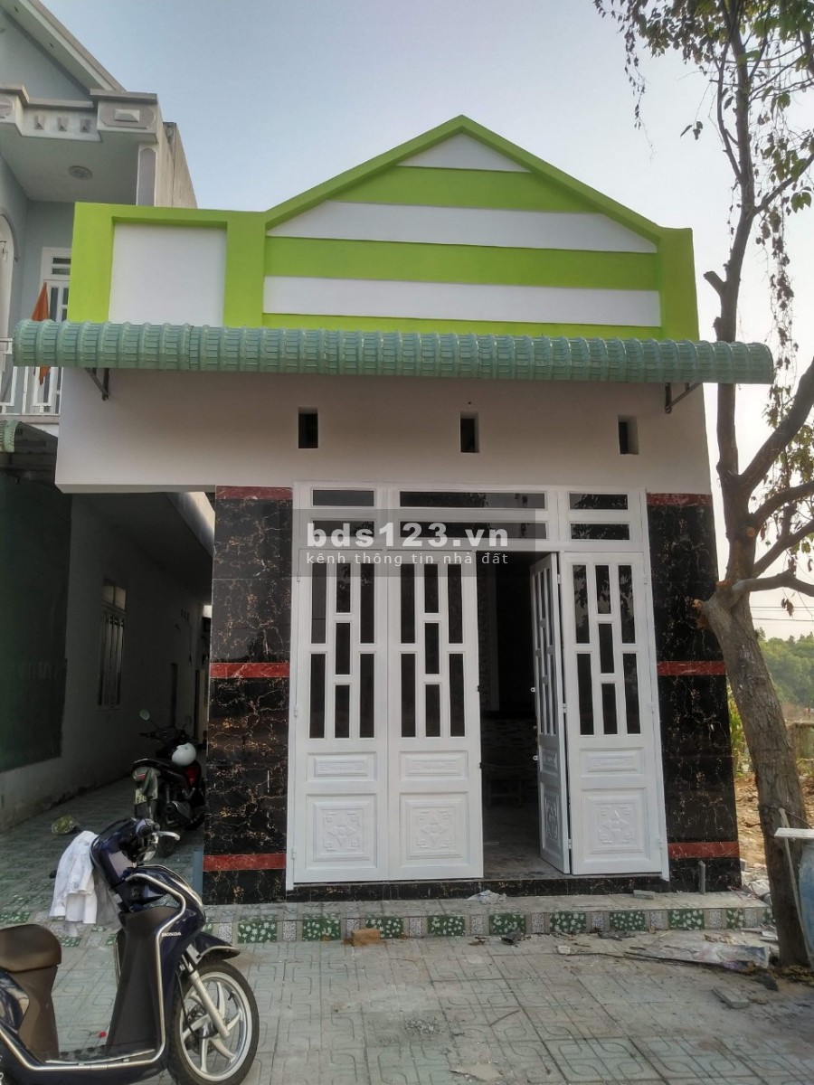 (Chính chủ)Nhượng gấp dãy nhà trọ 8p+2 Kiot DT 150m2(5x30)Sát KCN, trường học, đối diện chợ