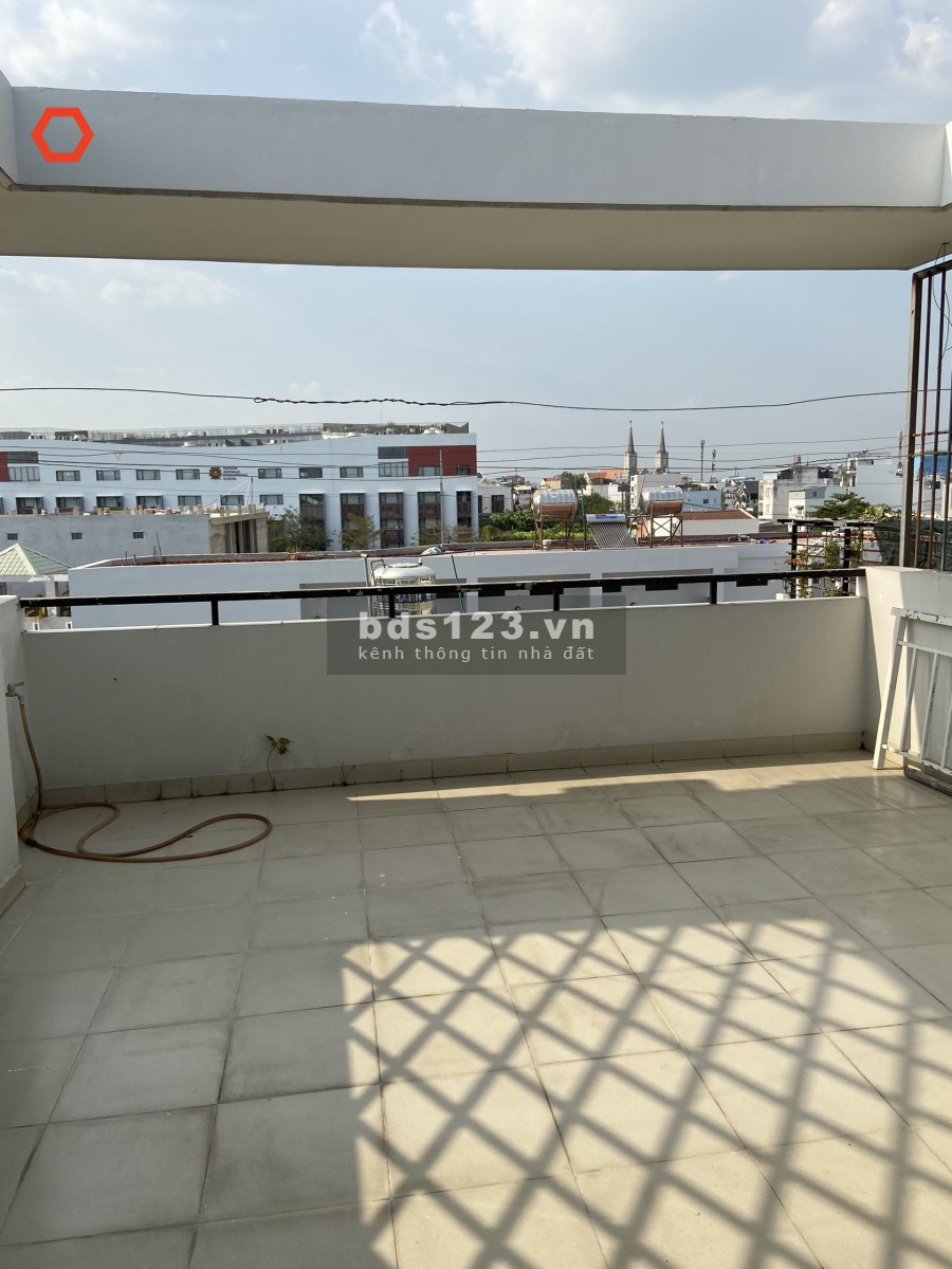 Nhà HXH Phan Văn Trị 5x10m, trệt, 4lầu. 3p lớn, 5wc. 18tr.