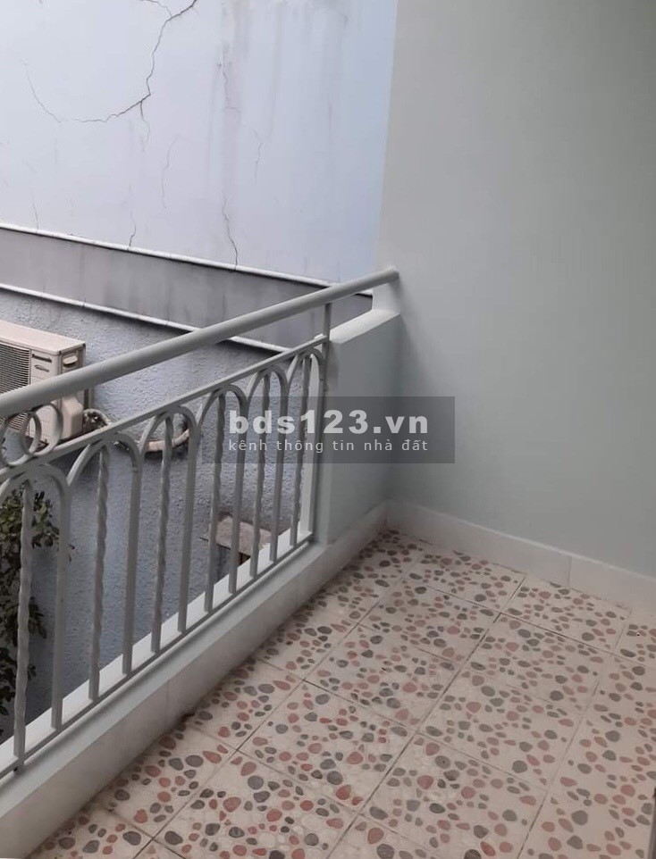 Chủ bán gấp nhà Lạc Long Quân 33m2, 3 tầng, mặt tiền rộng 4m1, P 10, Q Tân Bình, 3tỷ75