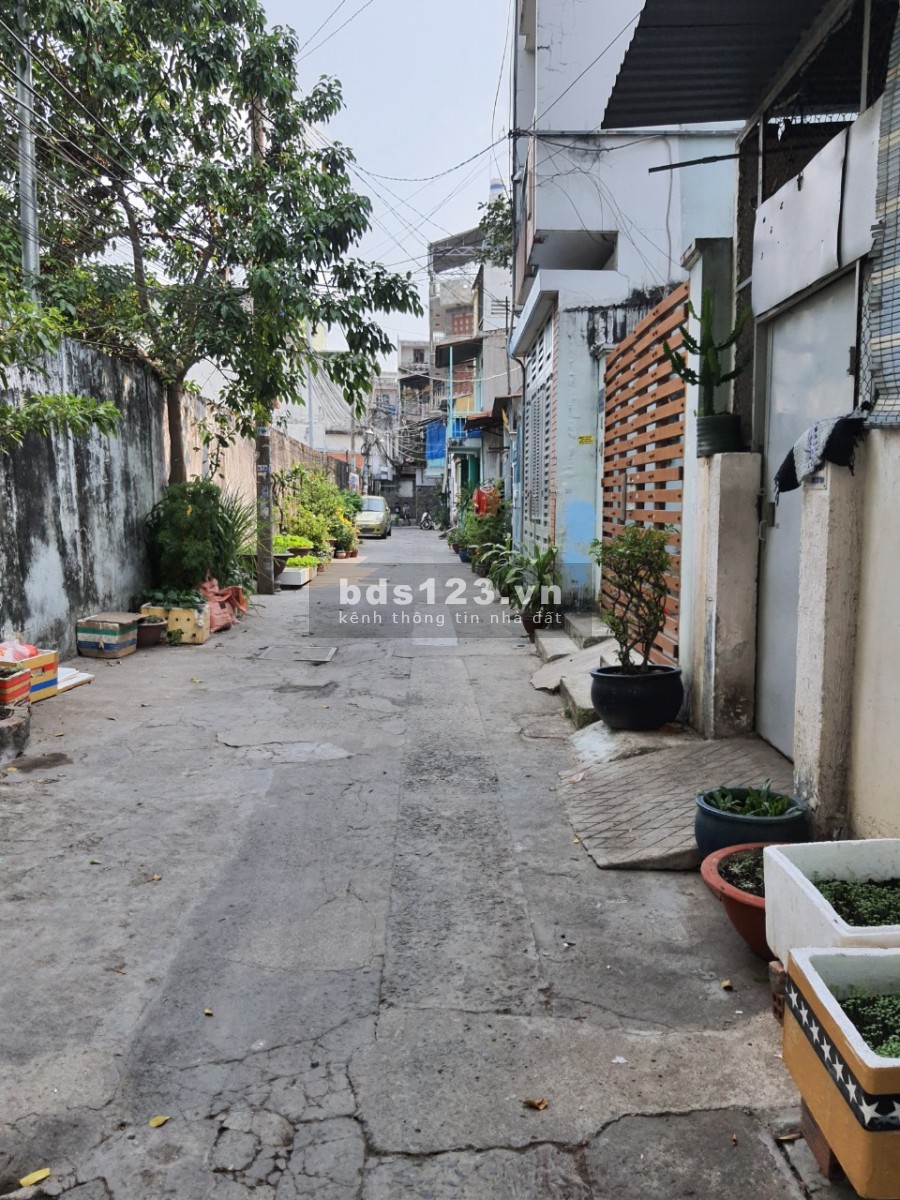 Bán nhà mới xây như hình, ngay ĐH Công Nghệ Thực Phẩm, Tân…