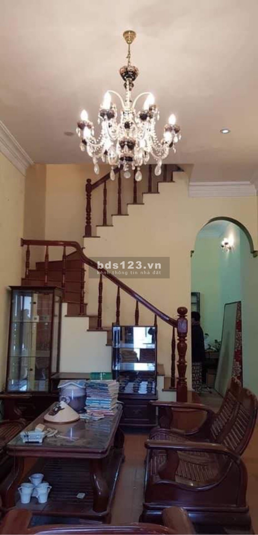 NHÀ PHÂN LÔ Ô TÔ GẦN HỒ KINH DOANH VĂN PHÒNG AN SINH ĐỈNH NHÀ ĐẸP Ở LUÔN