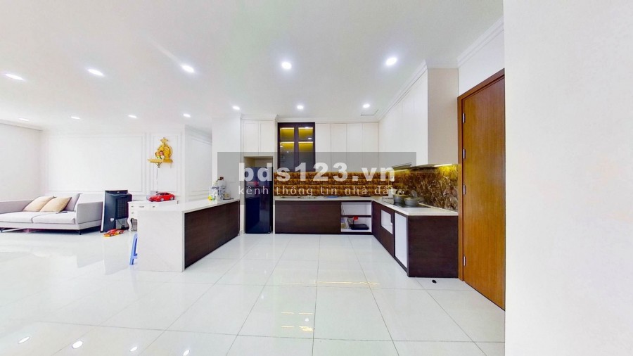 Cần bán căn hộ Grand Riveside Q4, nằm trên đường Bến Vân Đồn. Diện tích nhà 110m2, thiết kế 3 phòng ngủ, 2wc phòng khách rộng rãi.