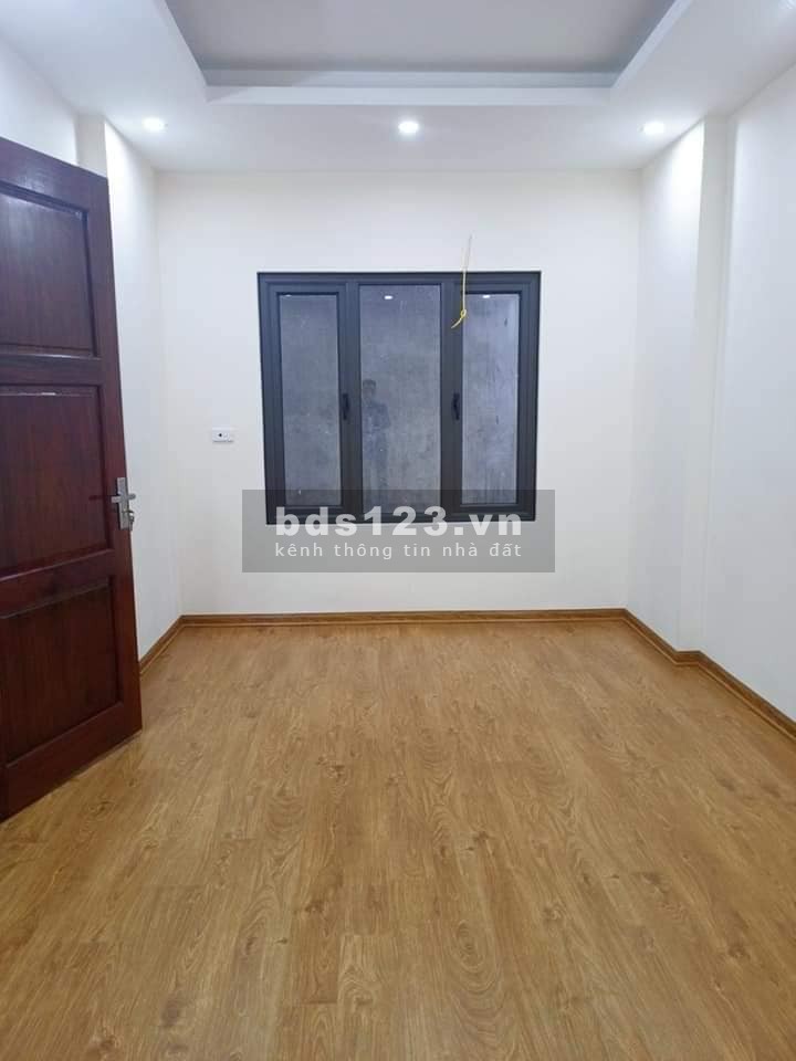 Nhỉnh 3 Tỷ nhà mới Lê Đức Thọ, 33m2, 5 tầng, 4.5m mặt tiền. LH: 0961139798