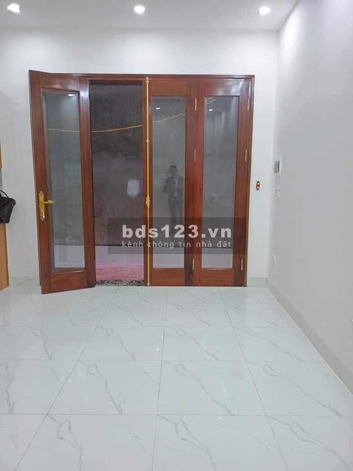 Nhỉnh 3 Tỷ nhà mới Lê Đức Thọ, 33m2, 5 tầng, 4.5m mặt tiền. LH: 0961139798