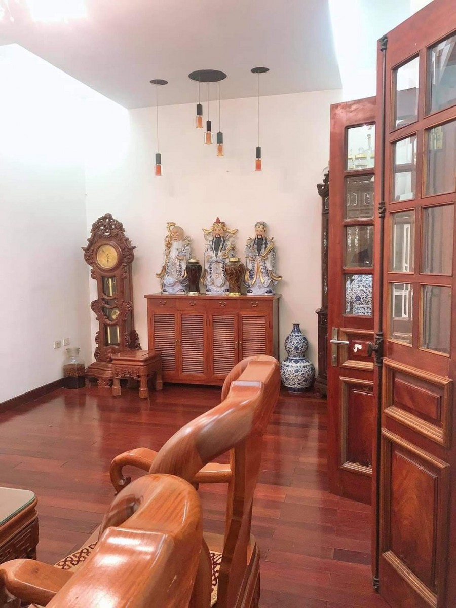Tôi cần bán gấp nhà mặt phố Phan Chu Trinh, DT 105 m, giá 22 tỷ.