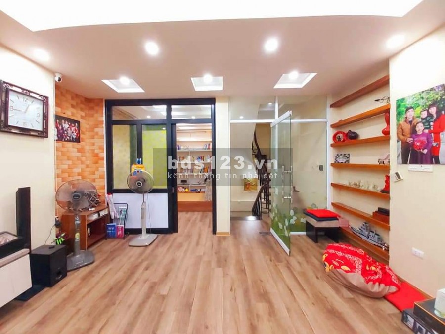 Bán gấp nhà Quan Nhân THÍCH HỢP ĐỂ Ở, nhà 5 tầng 45m2, giá chào nhỉnh 4 tỷ.