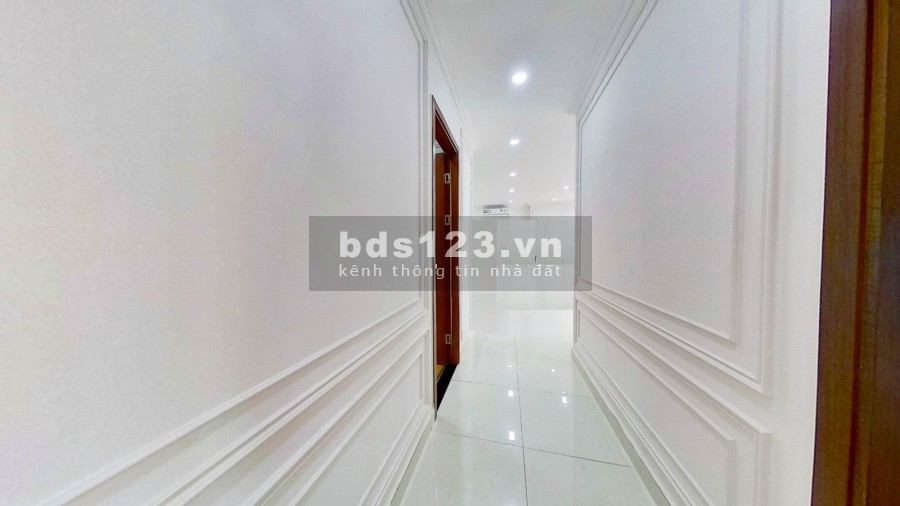 Cần bán căn hộ Grand Riveside Q4, nằm trên đường Bến Vân Đồn. Diện tích nhà 110m2, thiết kế 3 phòng ngủ, 2wc phòng khách rộng rãi.