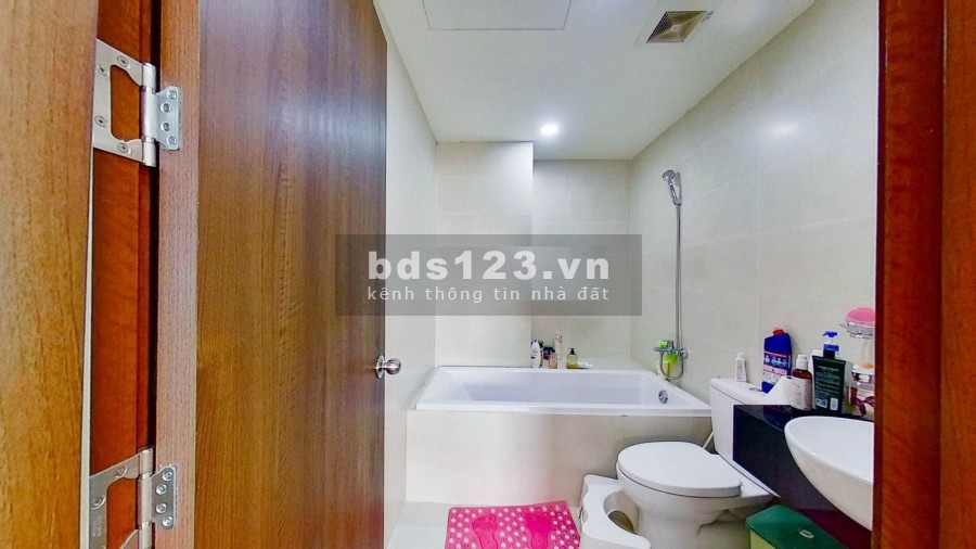 Cần bán căn hộ Grand Riveside Q4, nằm trên đường Bến Vân Đồn. Diện tích nhà 110m2, thiết kế 3 phòng ngủ, 2wc phòng khách rộng rãi.