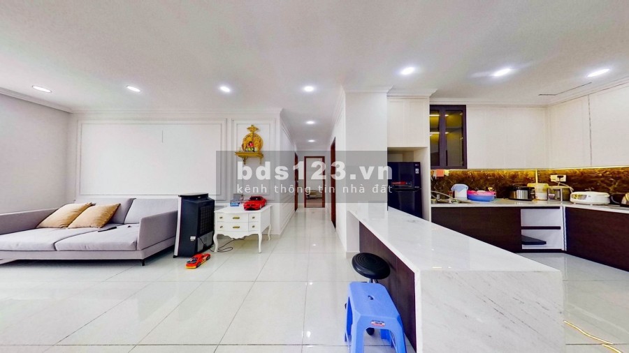 Cần bán căn hộ Grand Riveside Q4, nằm trên đường Bến Vân Đồn. Diện tích nhà 110m2, thiết kế 3 phòng ngủ, 2wc phòng khách rộng rãi.
