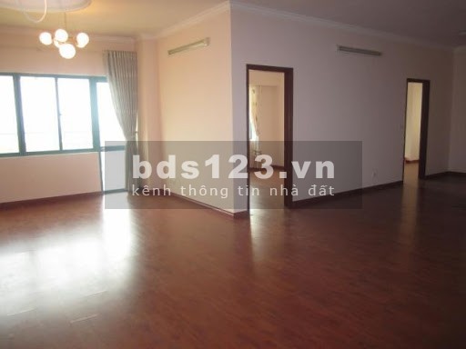 Cho thuê căn hộ N05 HOÀNG ĐẠO THÚY–THNC 152m2, 3PN, đồ cơ bản. Giá: 15 tr/tháng