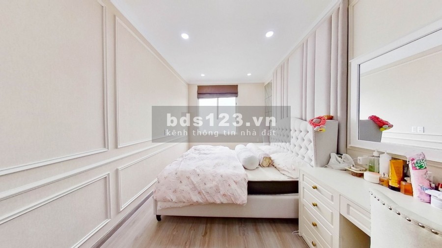 Cần bán căn hộ Grand Riveside Q4, nằm trên đường Bến Vân Đồn. Diện tích nhà 110m2, thiết kế 3 phòng ngủ, 2wc phòng khách rộng rãi.