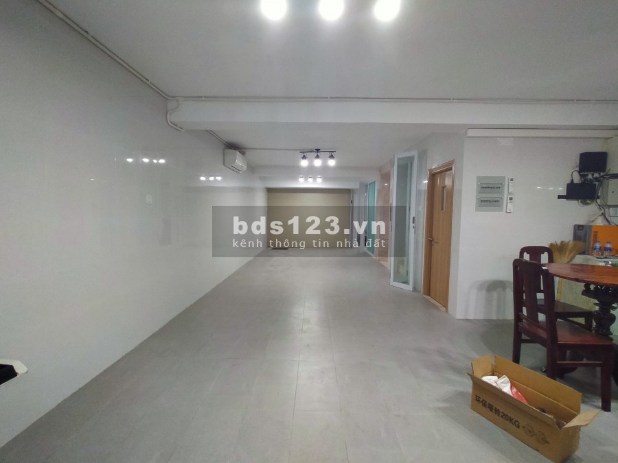 Quận 2 - Văn phòng gần Sun Avenue 80 m2 - Đã lắp đặt sẵn rèm và máy lạnh - toilet - bếp giá 20 triệu