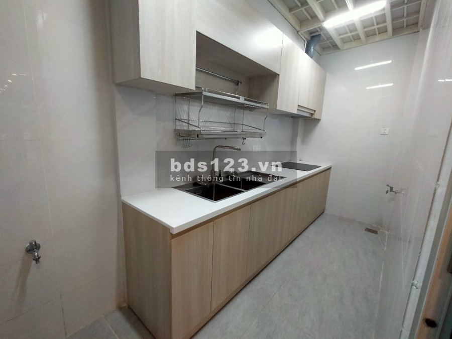 Quận 2 - Văn phòng gần Sun Avenue 80 m2 - Đã lắp đặt sẵn rèm và máy lạnh - toilet - bếp giá 20 triệu