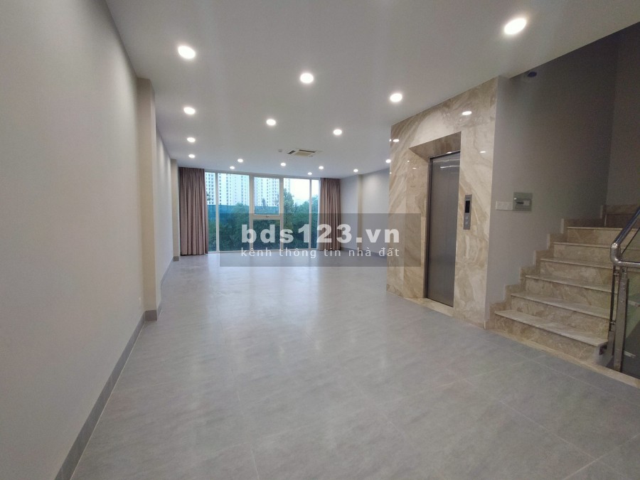 Quận 2 - Văn phòng gần Sun Avenue 80 m2 - Đã lắp đặt sẵn rèm và máy lạnh - toilet - bếp giá 20 triệu