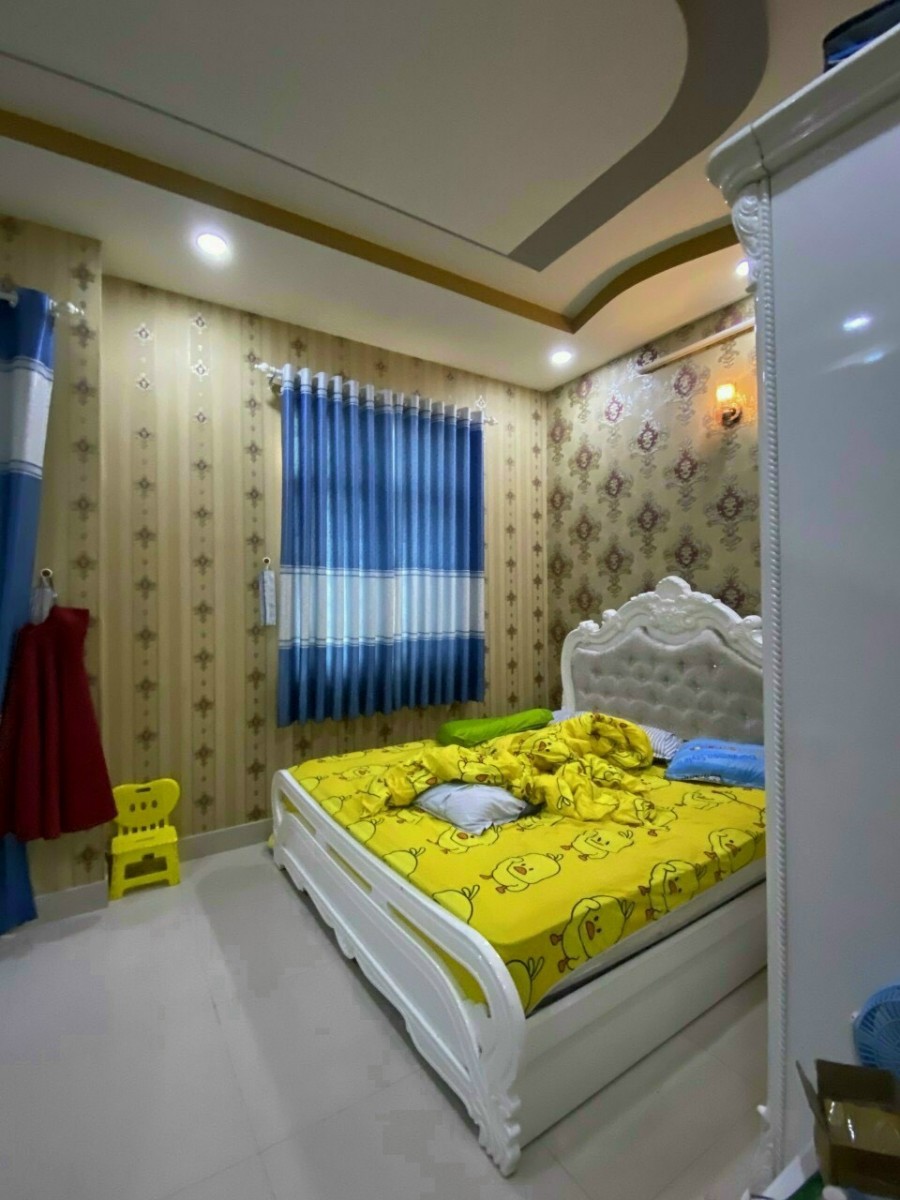 Bán nhà 2 lầu 4 PN mặt tiền hẻm 67 Đào Tông Nguyên, sổ hồng riêng, giá 4,3 tỷ