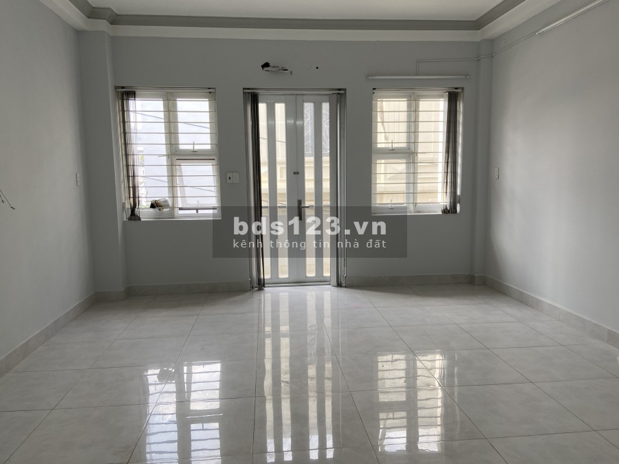 HXH Phan Văn Trị 1T 3L Sân thượng suốt 3 Pn 5 Wc Ở KdOL, Studio gần ST Emart