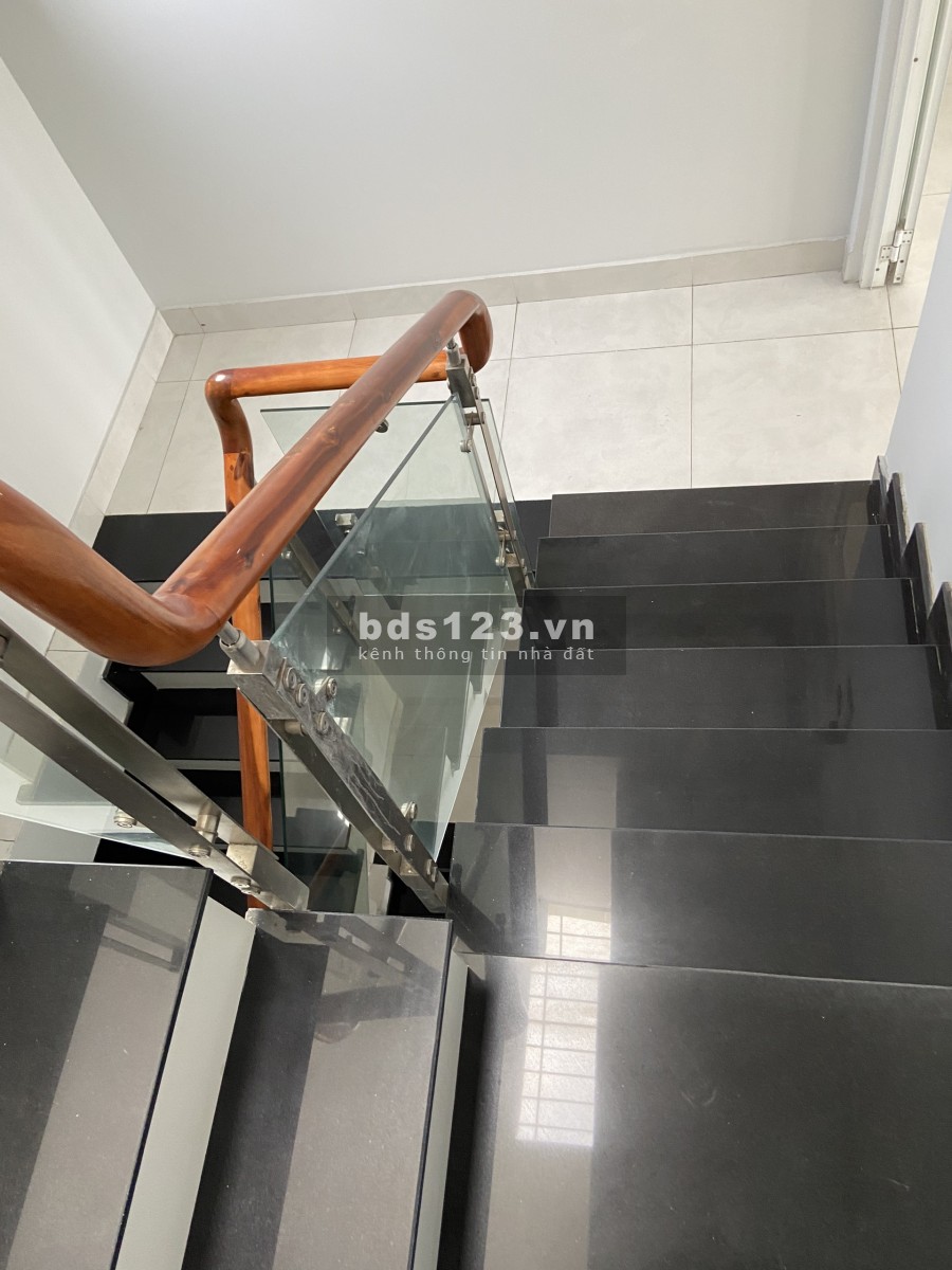 HXH Phan Văn Trị 1T 3L Sân thượng suốt 3 Pn 5 Wc Ở KdOL, Studio gần ST Emart