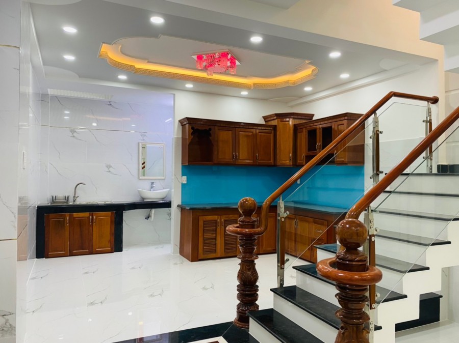 Nhà phố kinh doanh hoàn thiện 80% , đã có sổ, tặng nội thất