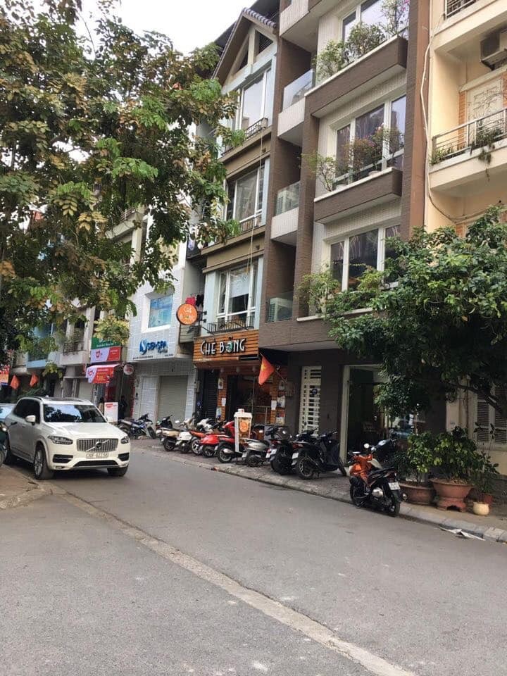 Nhà Mặt Phố Lớn, trung tâm Cầu Giấy, Ô Tô Đỗ Cửa, Giá Chỉ Nhỉnh 3 Tỷ