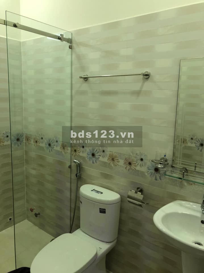 Cần bán nhà 3 PN gần mặt tiền đường Hoàng Văn Thụ giá 5 tỷ 3