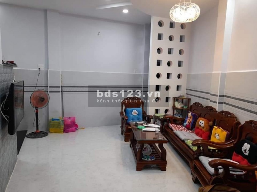 Bán Nhà Đ.Nguyễn Văn Nghi, DT 38m2 .3.4 tỷ. Giá rẽ có giếng trời.