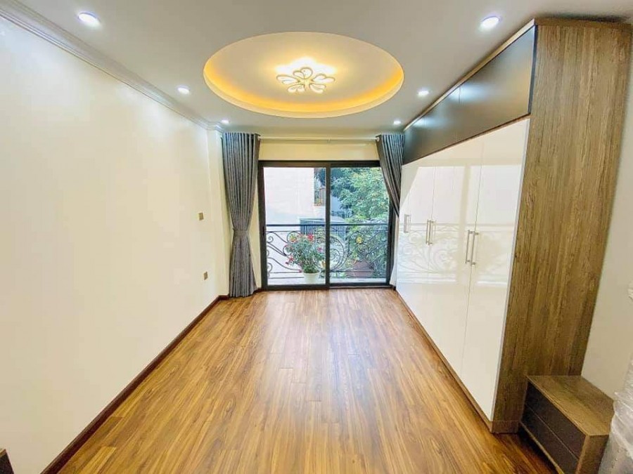 Cần bán nhà Ngõ thịnh quang 40m2 5 tầng 5.1 tỷ