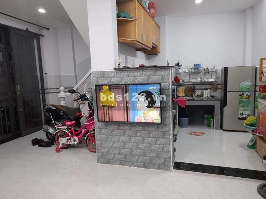 Bán Nhà Đ.Nguyễn Văn Nghi, DT 38m2 .3.4 tỷ. Giá rẽ có giếng trời.