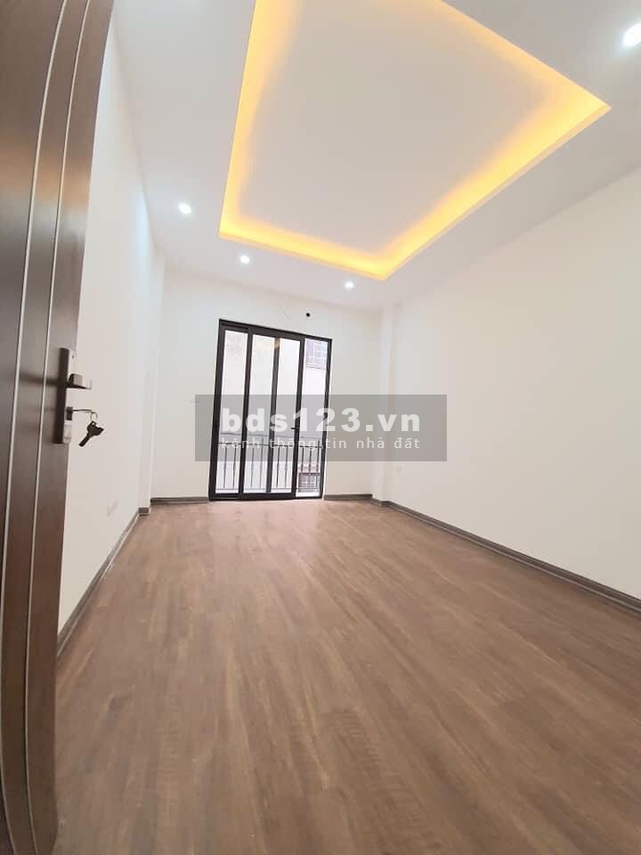 Bán nhà Ngọc Trì 32m2 5 Tầng, nội thất đẹp ngõ ô tô đỗ giá 2.75 Tỷ