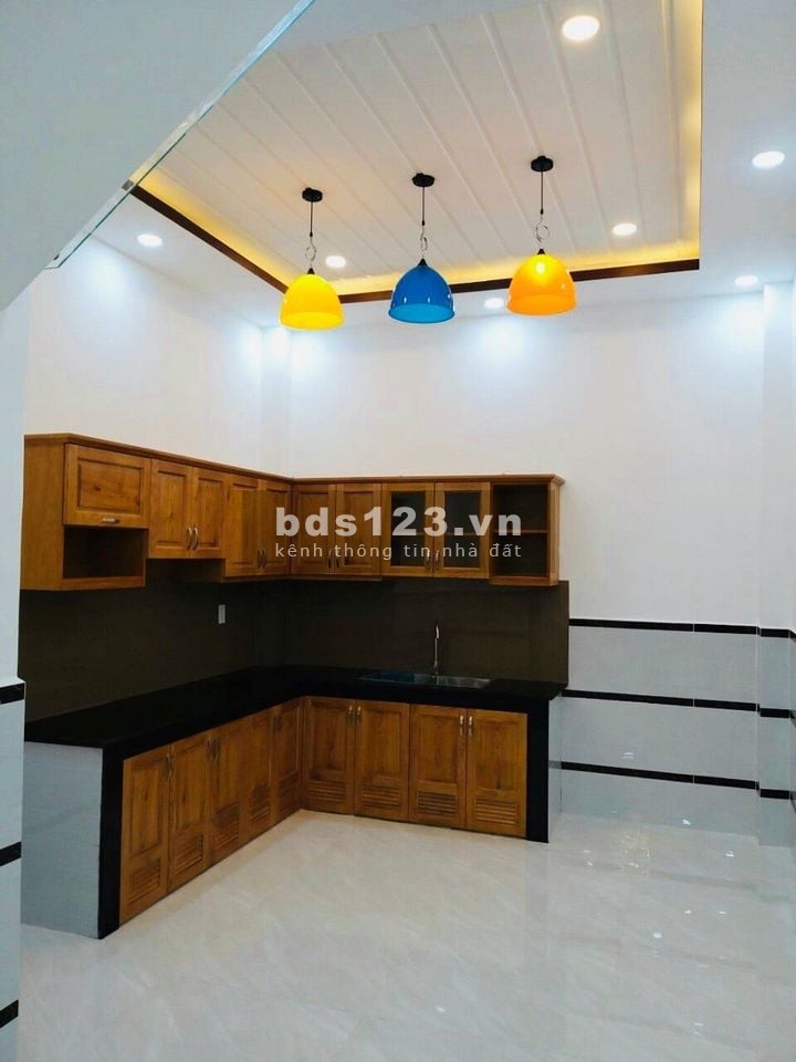 Bán nhanh căn nhà 2 phòng ngủ, 2 tolet bên lưng chợ Hưng Long_Bình Chánh, SHR