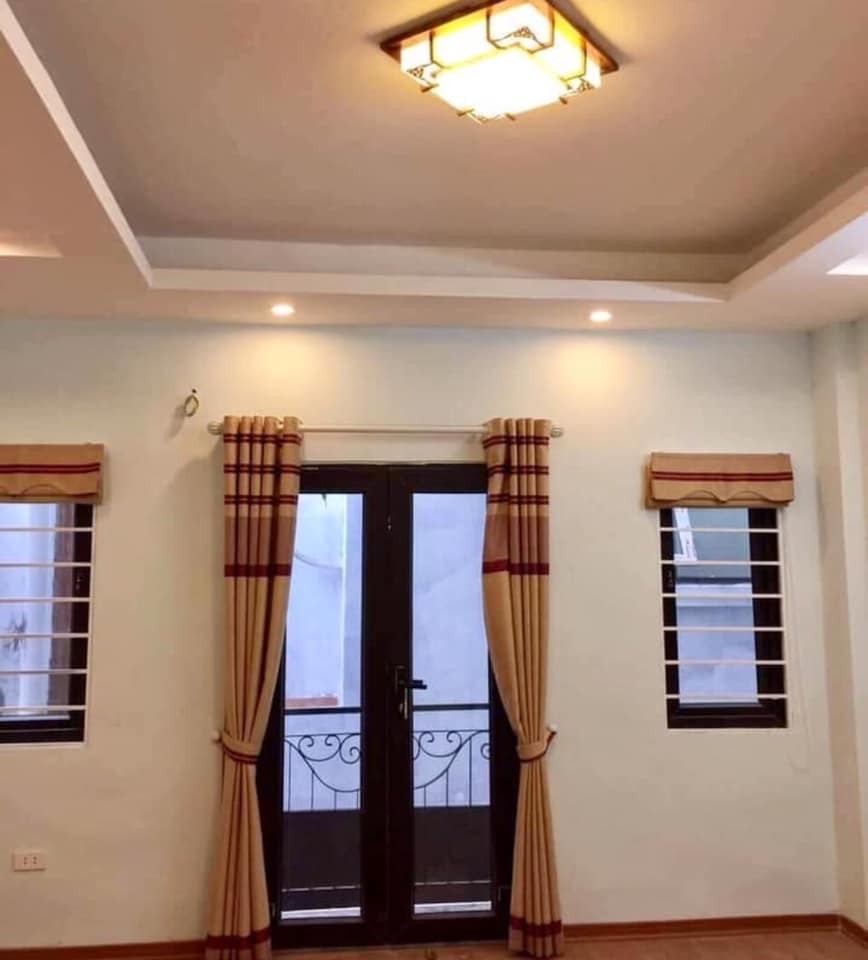 Nhà Mặt Phố Lớn, trung tâm Cầu Giấy, Ô Tô Đỗ Cửa, Giá Chỉ Nhỉnh 3 Tỷ