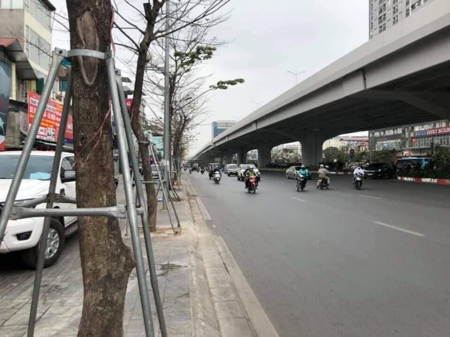 Mặt phố Phạm Văn Đồng, 155m2, mặt tiền 9m, vỉa hè khủng, 2 làn đường to, phù hợp toà 8 tầng