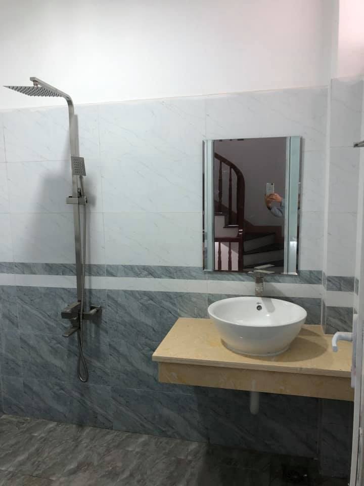 Bán nhà 4 tầng, Lĩnh Nam, Hoàng mai, ô tô tránh. Cách 100m có sân chơi. Gía chỉ2,25 tỷ.