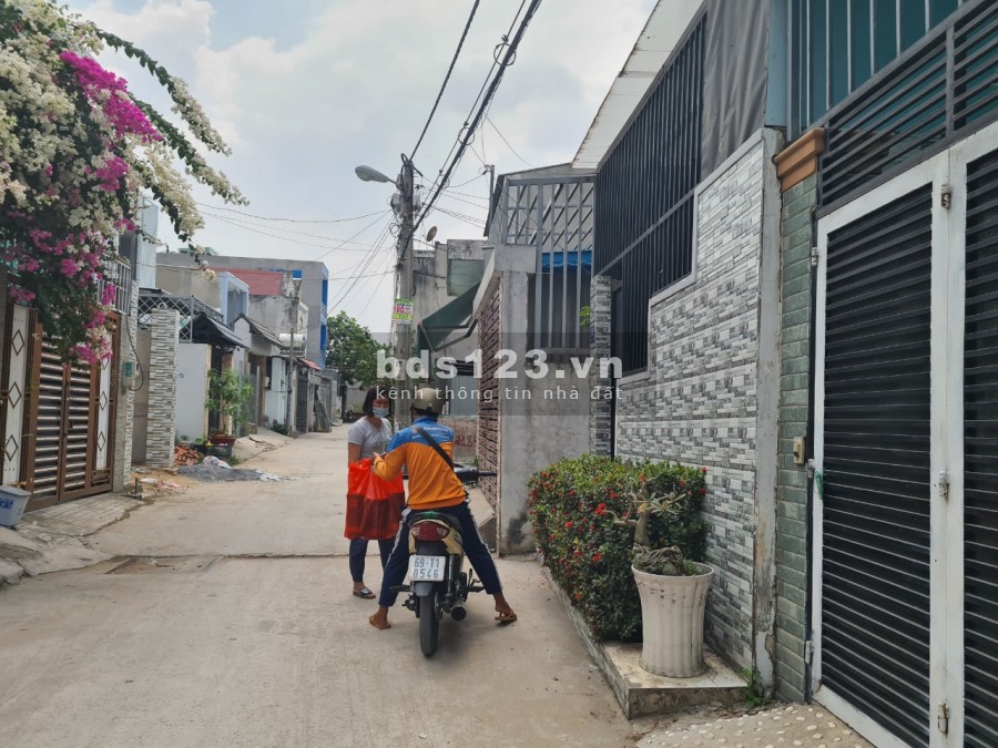 Chủ cần tiền bán nhà 98m2, Q12, đang cho thuê 6 phòng 12tr/tháng, Giá 3tỷ2