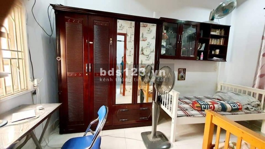 CẦN BÁN GẤP NHÀ QUẬN 4 CHÍNH CHỦ 1 TRỆT 2 LẦU GIÁ 7TY5