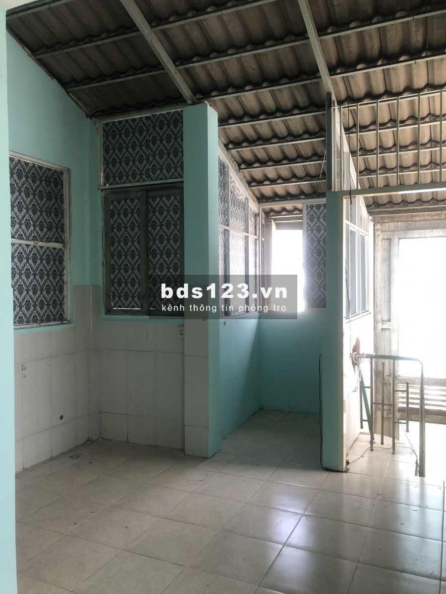 Còn 1 phòng cho thuê phòng máy lạnh Balcony + Giá 2,5 triệu địa chỉ: hẻm 148 Tôn Đản,