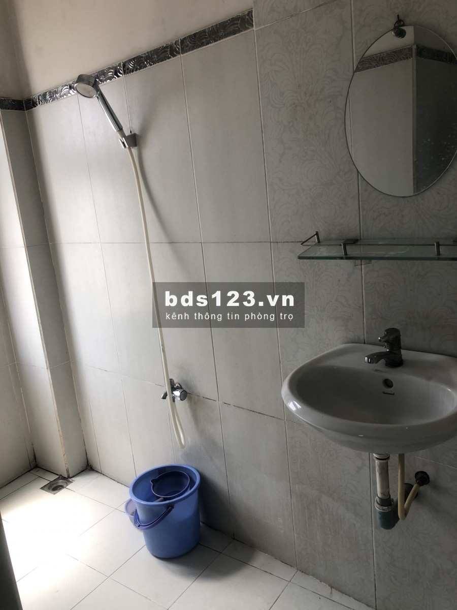 Còn 1 phòng cho thuê phòng máy lạnh Balcony + Giá 2,5 triệu địa chỉ: hẻm 148 Tôn Đản,