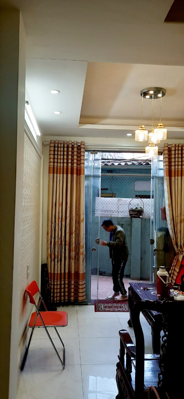 Bán nhà 30m2 x 4 tầng giá 1.95 tỷ có thương lượng.