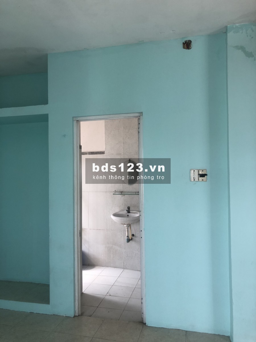 Còn 1 phòng cho thuê phòng máy lạnh Balcony + Giá 2,5 triệu địa chỉ: hẻm 148 Tôn Đản,