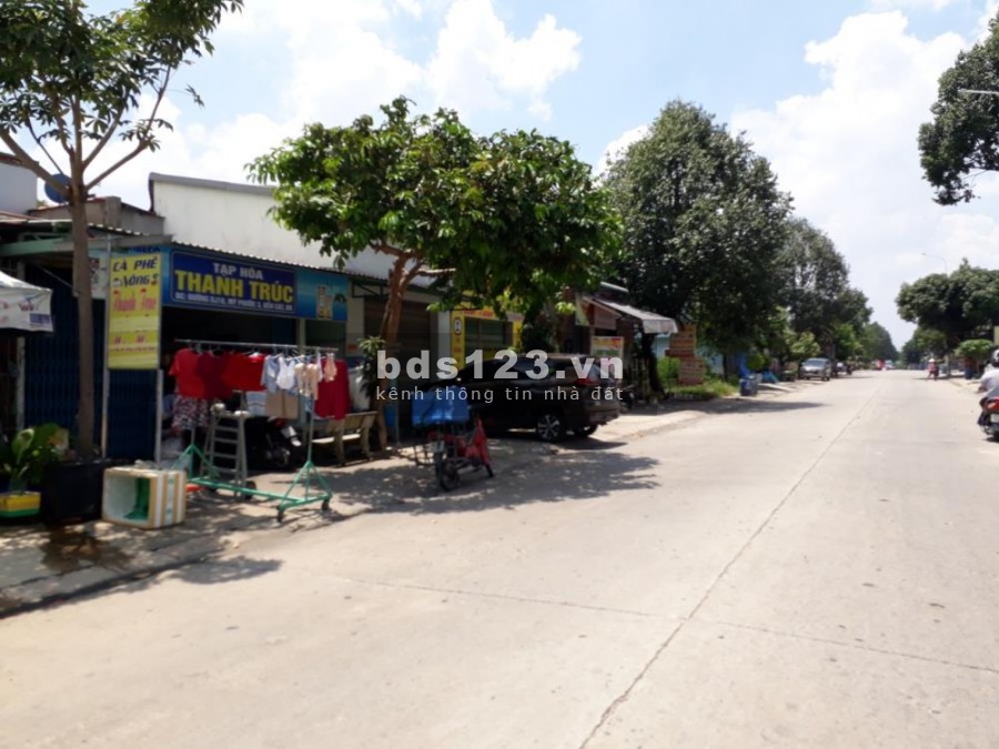 CHUYỂN CÔNG TÁC BÁN GẤP 400M2 GẦN QL13