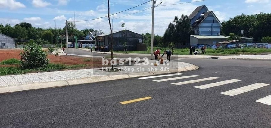 Cần ra vài lô tại Quận 8, Đường Mễ Cốc , ngay cầu Vĩnh Mậu