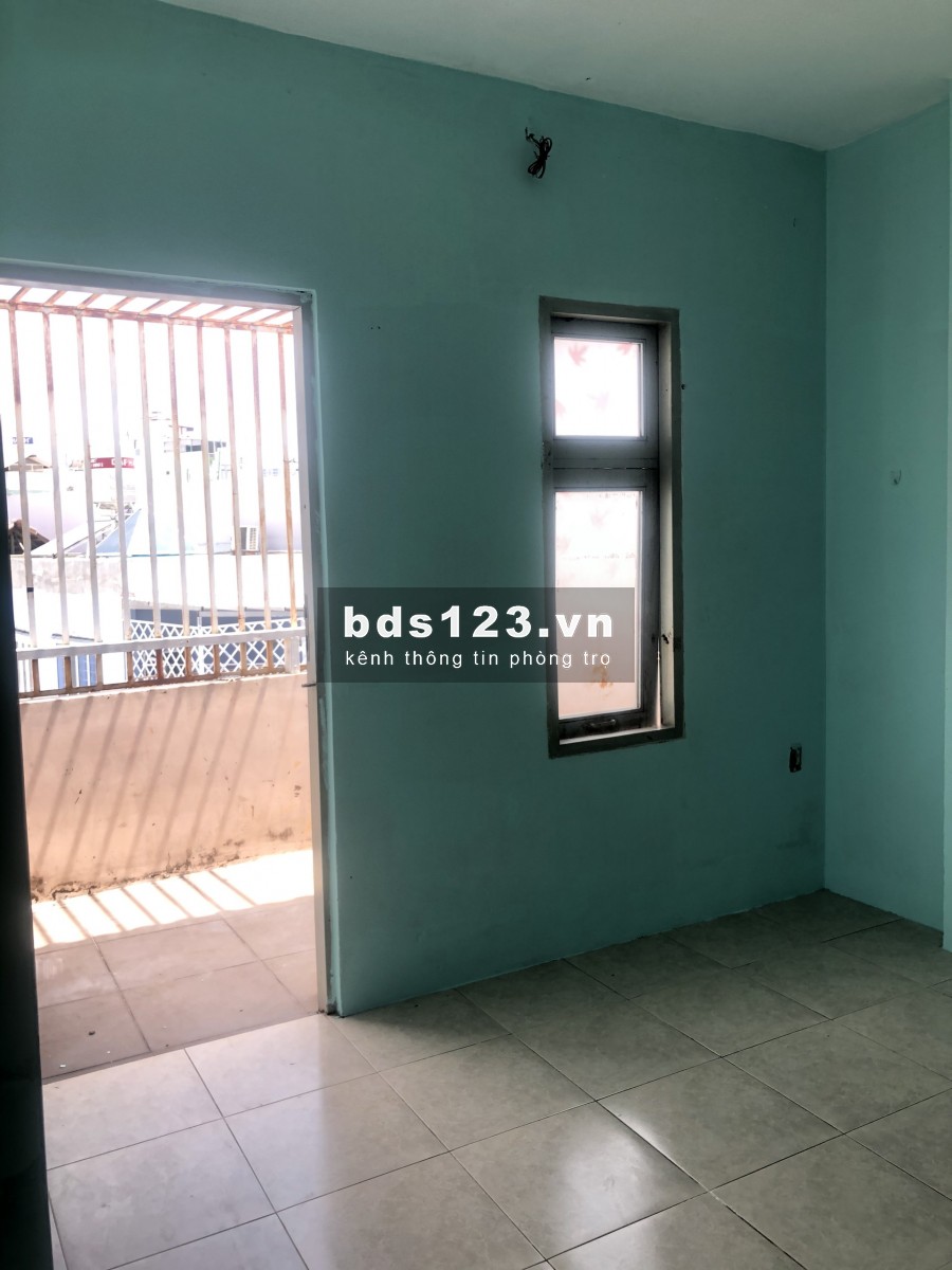 Còn 1 phòng cho thuê phòng máy lạnh Balcony + Giá 2,5 triệu địa chỉ: hẻm 148 Tôn Đản,