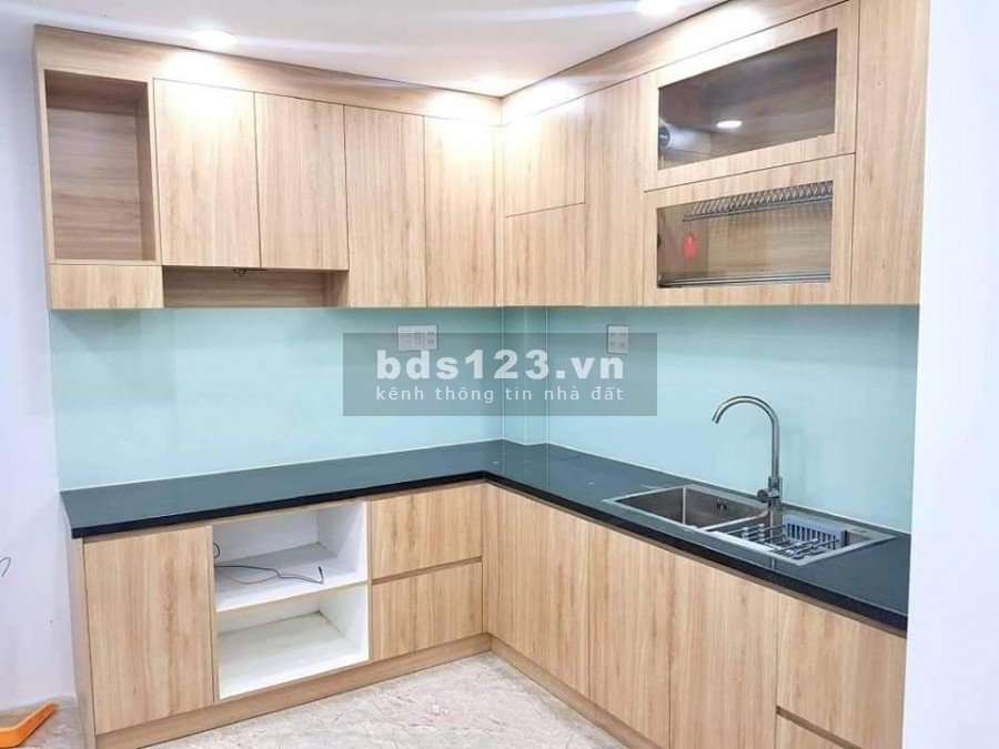 Nhà CMT8 Quận 10, 4 tầng vào là mua liền