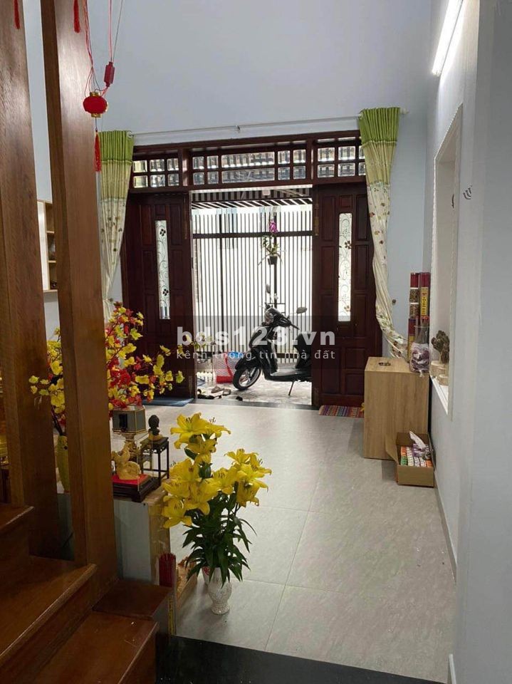Kẹt tiền bán gấp nhà chính chủ đường Ni Sư Huỳnh Liên, Quận Tân Bình