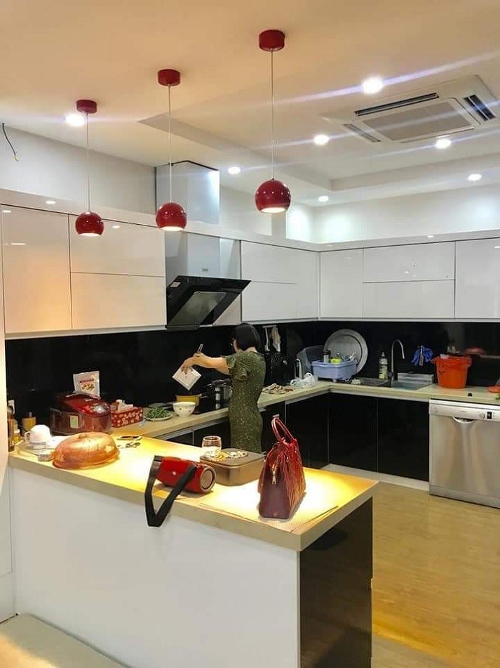 Tôi cần bán gấp nhà 10 tầng phố Gia Ngư giá 76 tỷ.